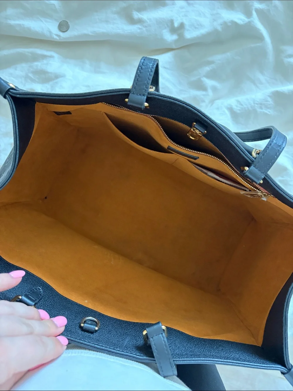 Louis Vuitton OnTheGo Black GM - Picture 8 of 9